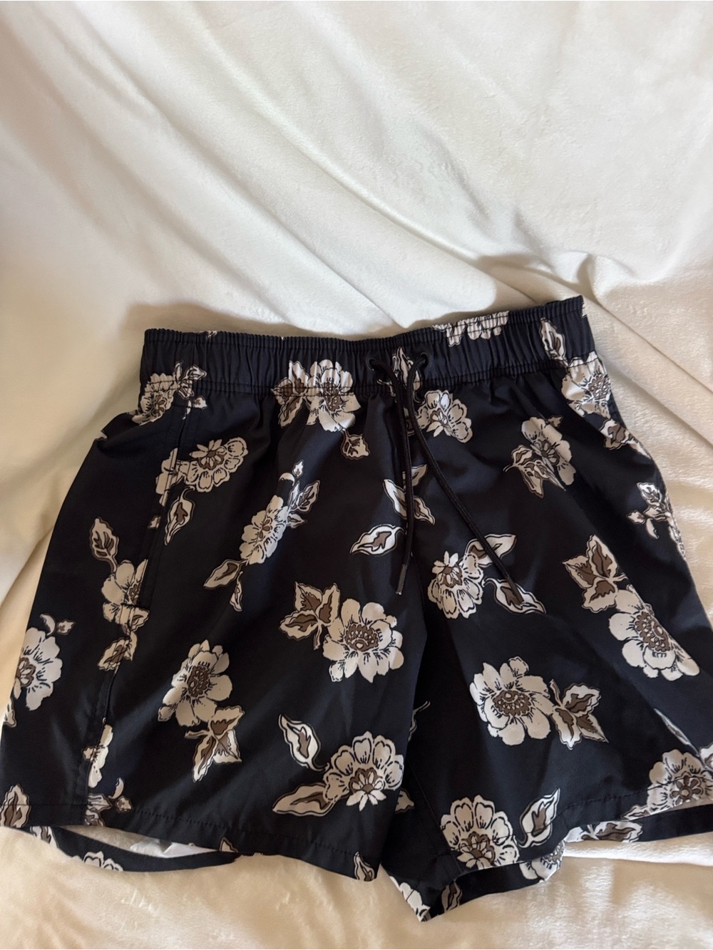 Hollister Black Floral Pull‑On Athletic Shorts